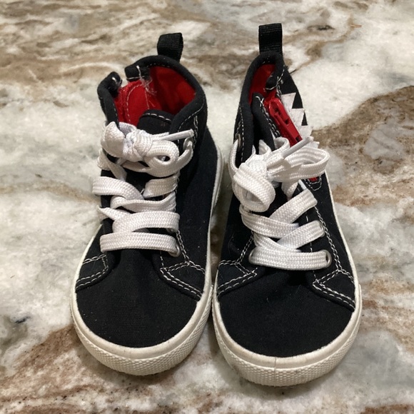 Carters sneakers. Size 7 little boy - Picture 3 of 5